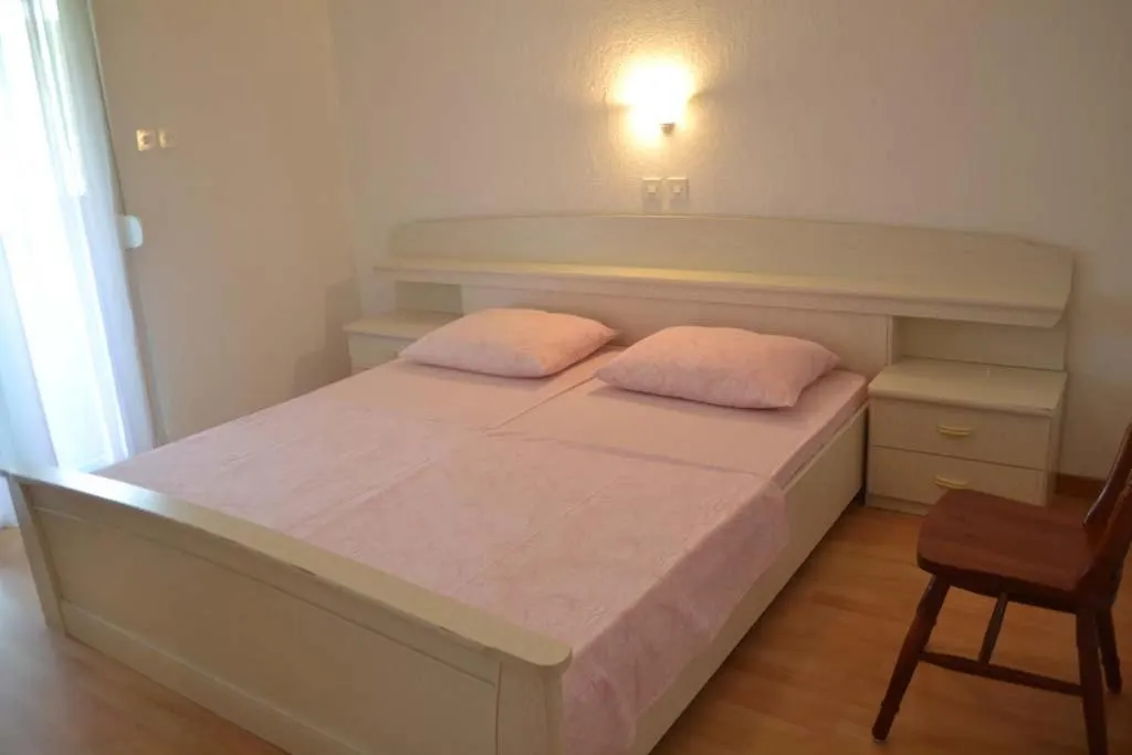 Apartments Jasna And Mirko Lopar Guest house