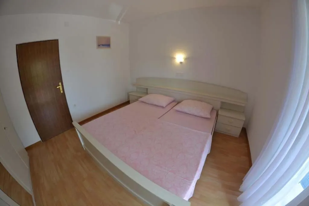 Apartments Jasna And Mirko Lopar 0*,  Croatia