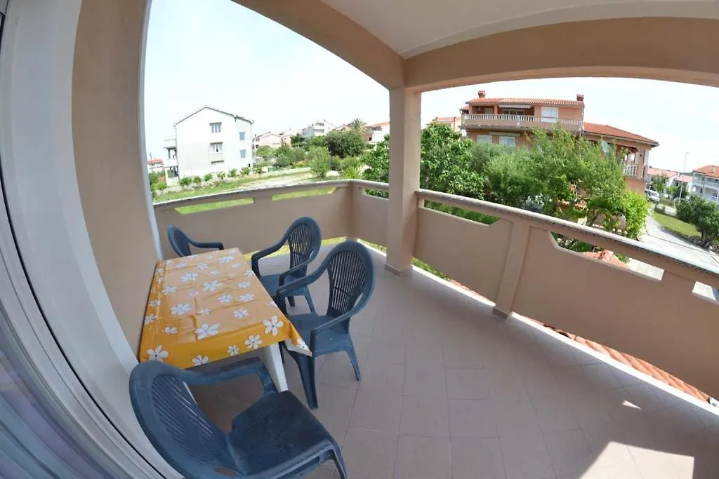 Apartments Jasna And Mirko Lopar Guest house
