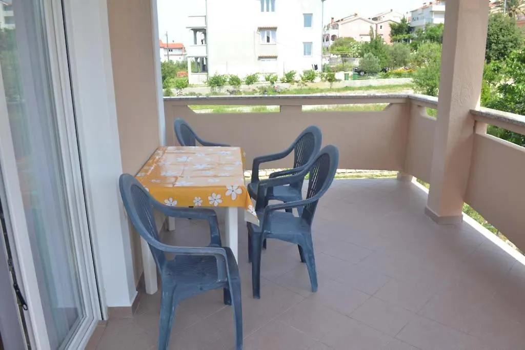 Apartments Jasna And Mirko Lopar Guest house