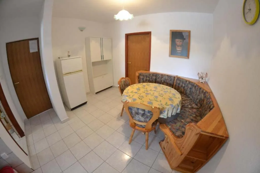 Guest house Apartments Jasna And Mirko Lopar Croatia