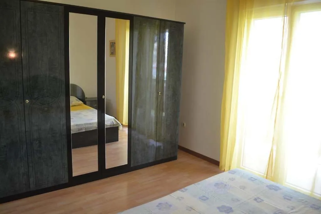 Apartments Jasna And Mirko Lopar Guest house