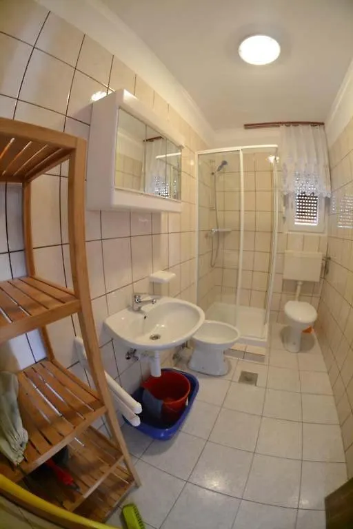 Guest house Apartments Jasna And Mirko Lopar