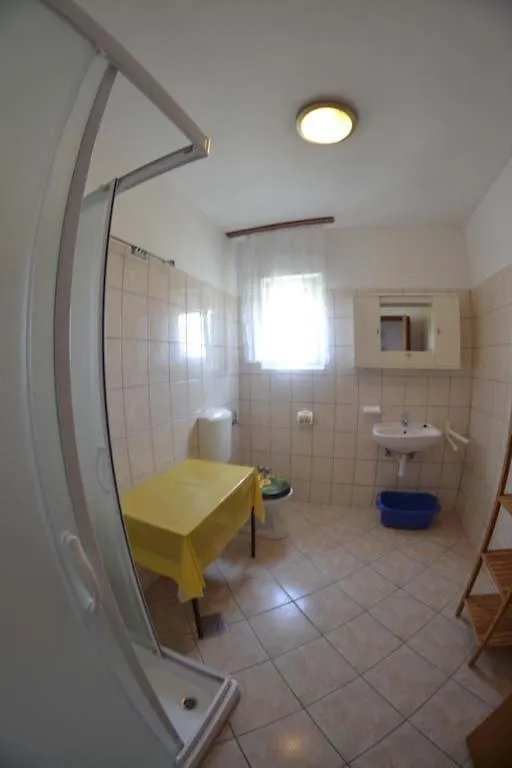 Apartments Jasna And Mirko Lopar Guest house