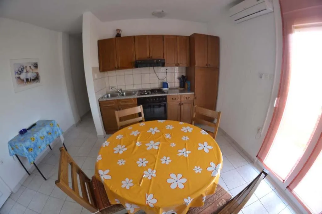 Apartments Jasna And Mirko Lopar